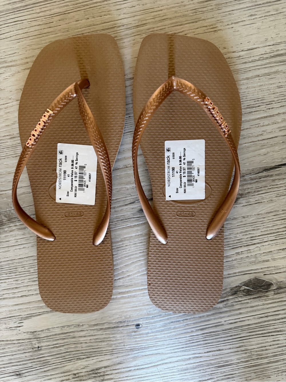 NWT Havaianas Metallic Bronze Slim-Strap Flip Flops in size 11/41